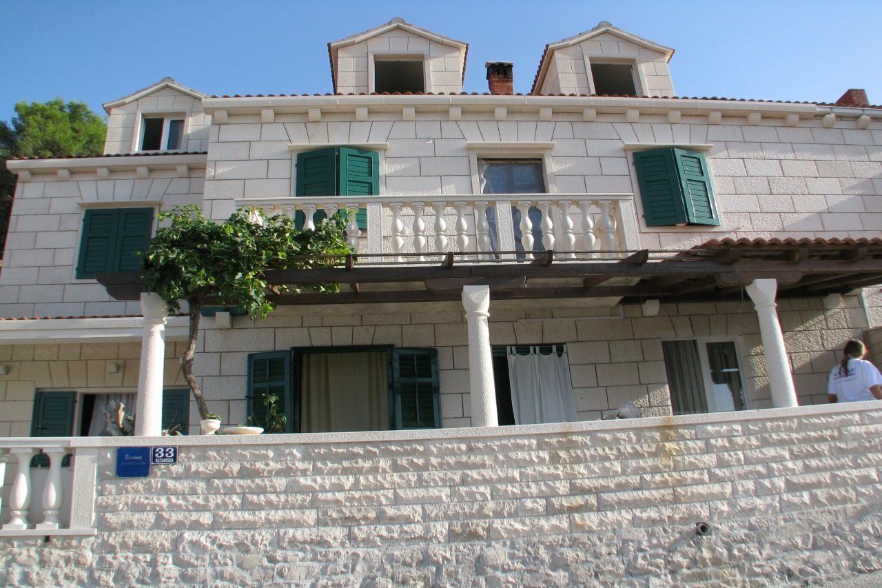 Apartment Martinic Pucisca Buitenkant foto