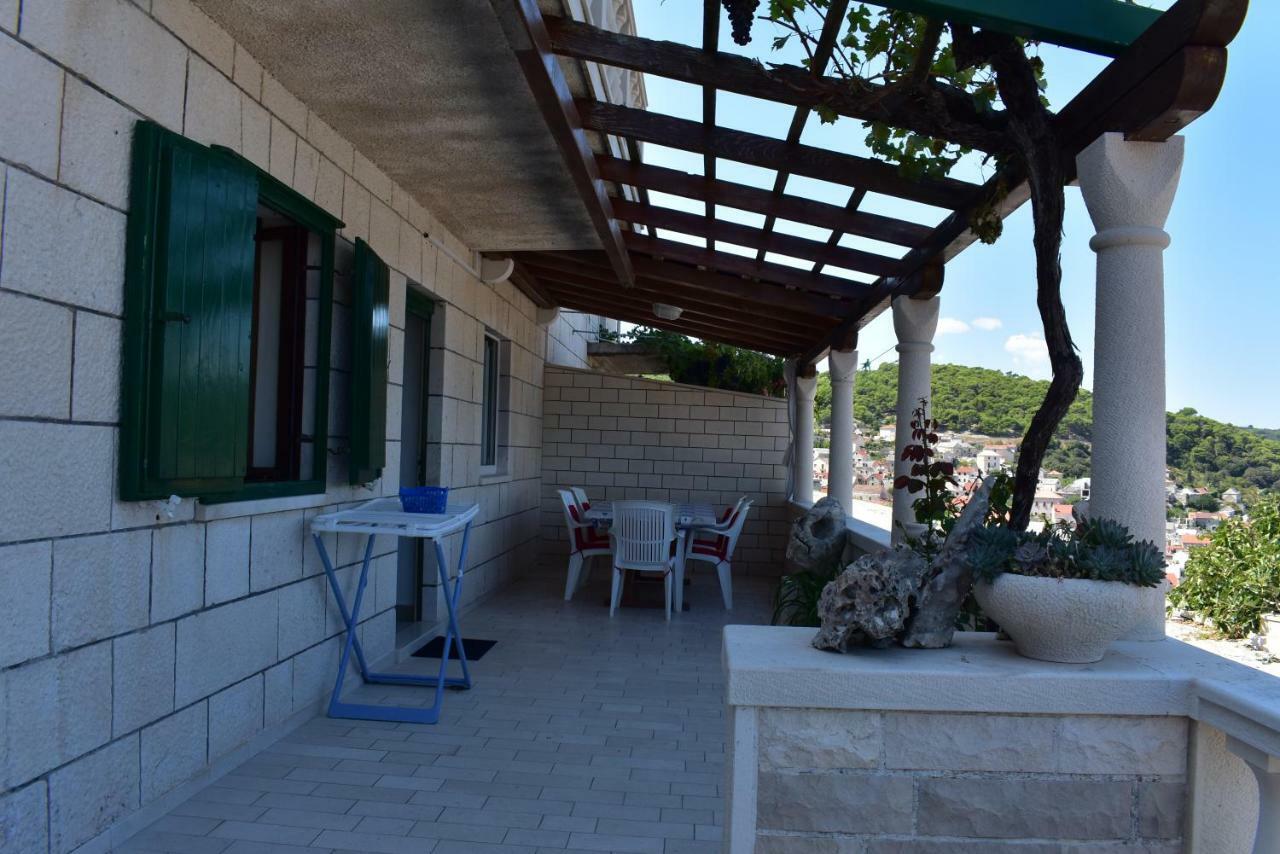Apartment Martinic Pucisca Buitenkant foto